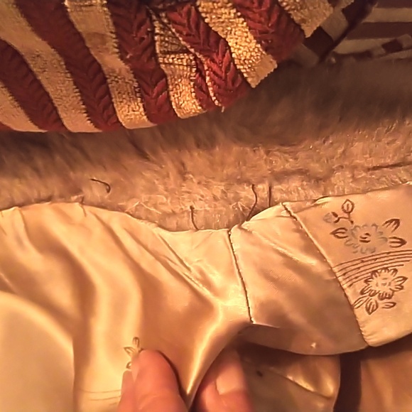 Women's elegant vintage 1950 faux fur shawl wrap by Regina Glenara Glenoit. - Picture 9 of 9